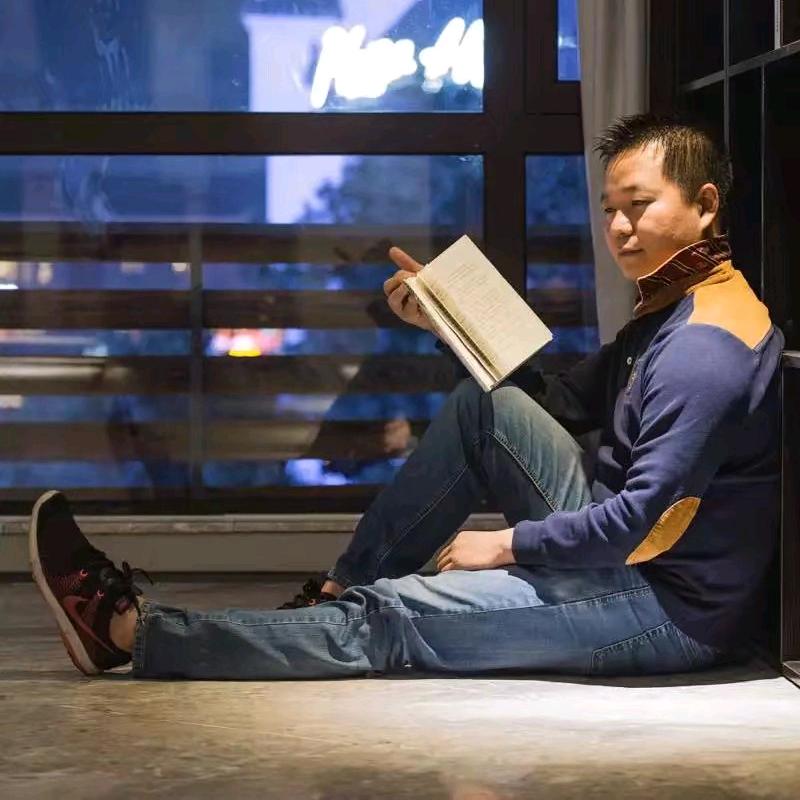 小小辉-裕辉豪美品牌销售总经理