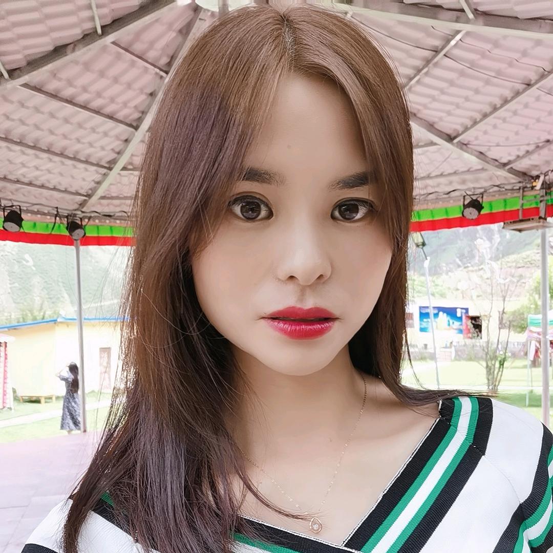 卖珠宝的小姐姐