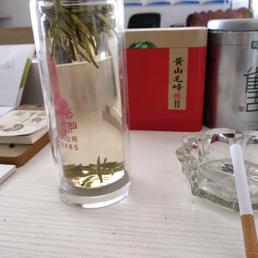一杯茶，一根烟