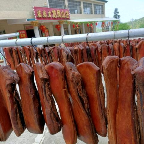 婆婆岩龙凤山庄