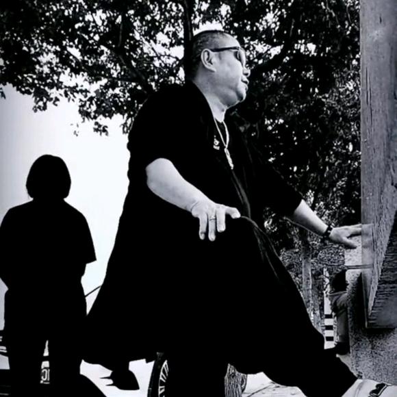 姓李！名：中华