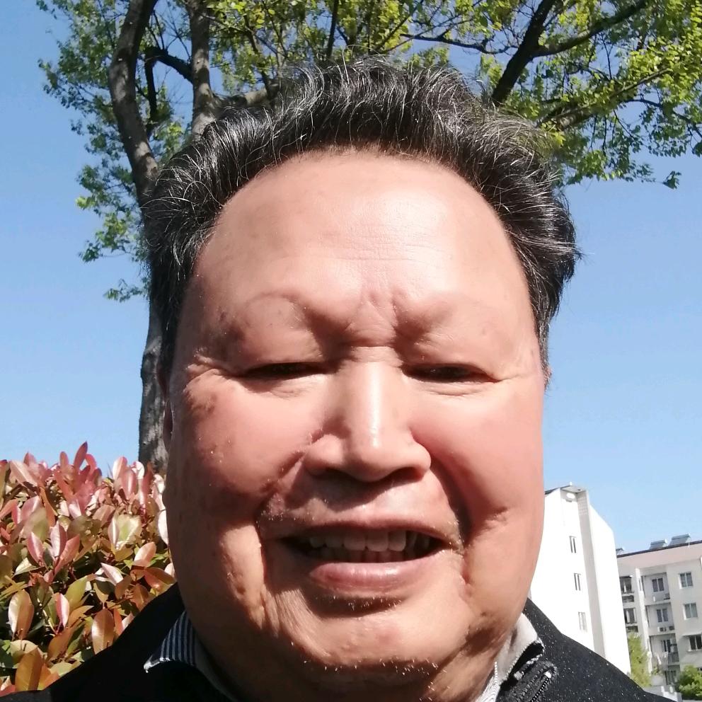 龙龙。