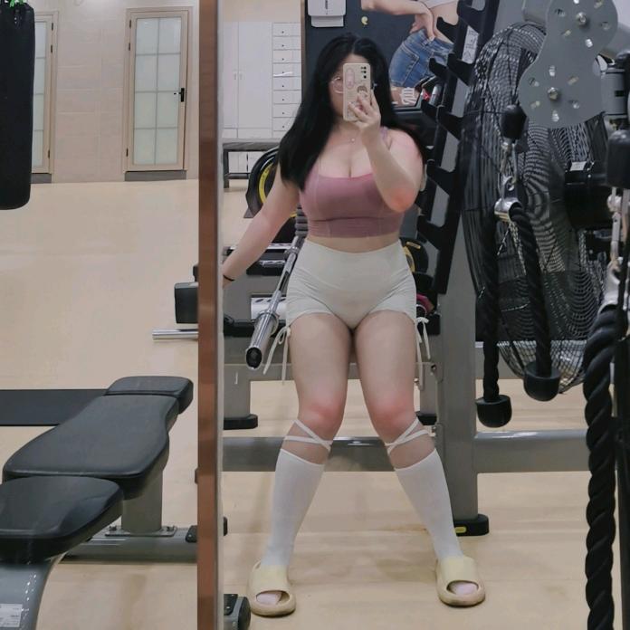 黑夜熬鹰的黑猫