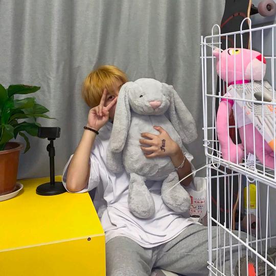 小琰.