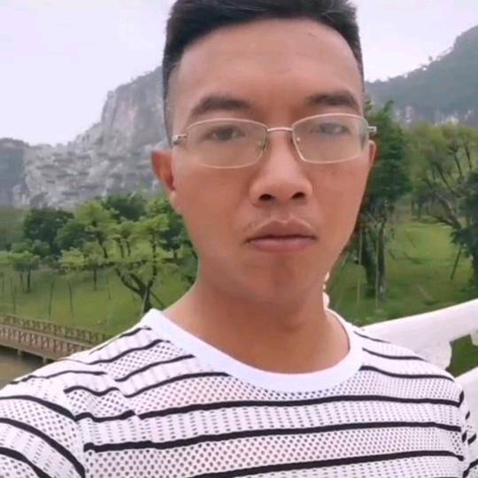 晚风吻月