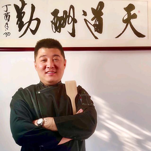 牛牛-美食研究生