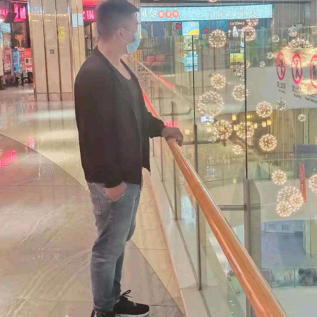 倚窗听雨