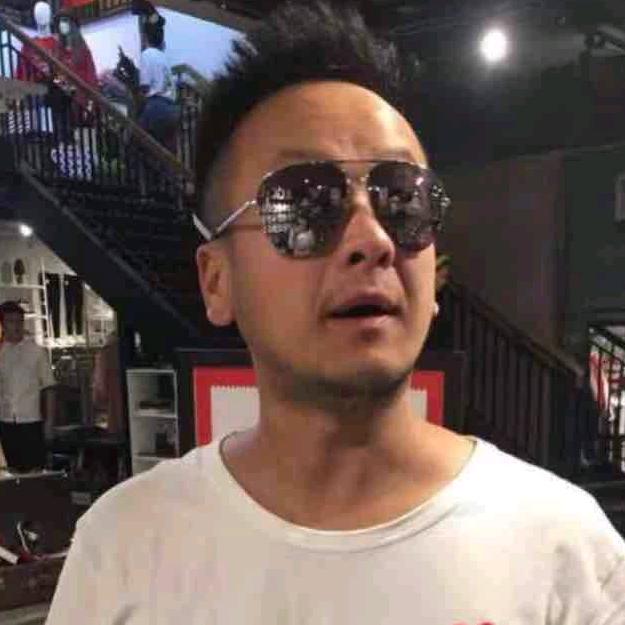 @草根歌手♬ 山山