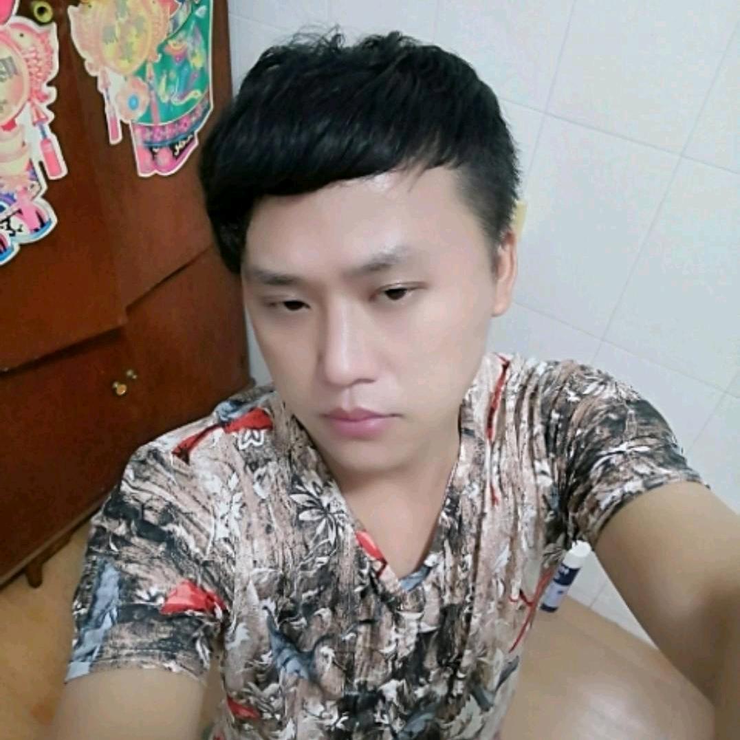 会笑的眼睛真美！！！！