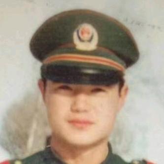 这小孩真好玩