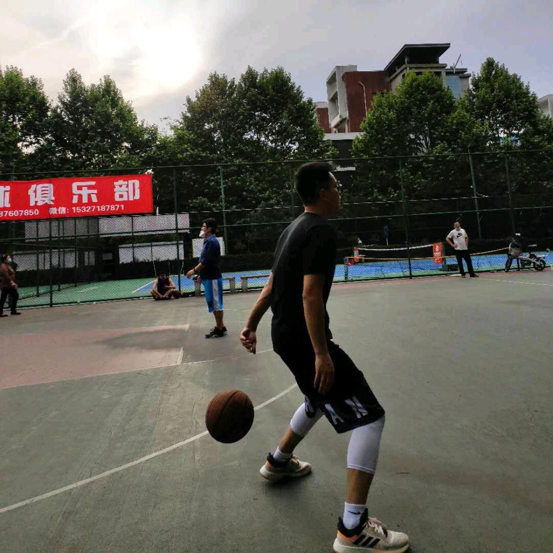 曾润泽-电子元器件