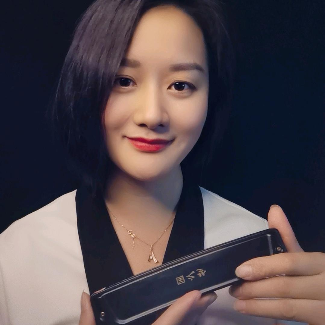 左儿老师与口琴