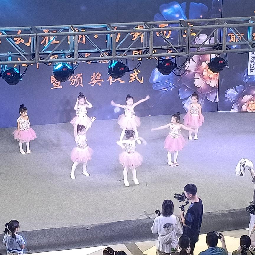 卫蓝天空