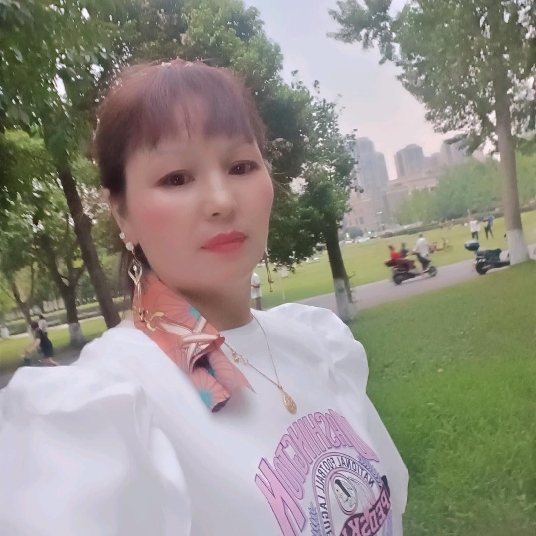 黑玫瑰单身。