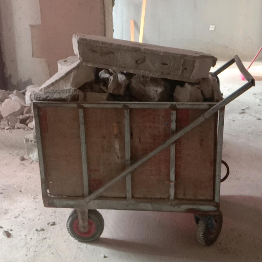 专业室里拆除，