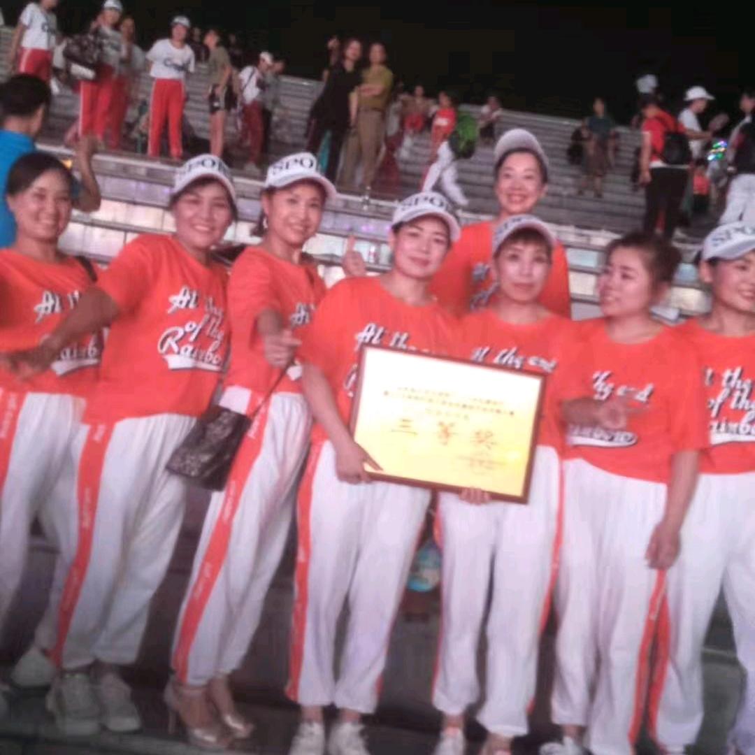 香香((株洲健康快乐曳步舞队))