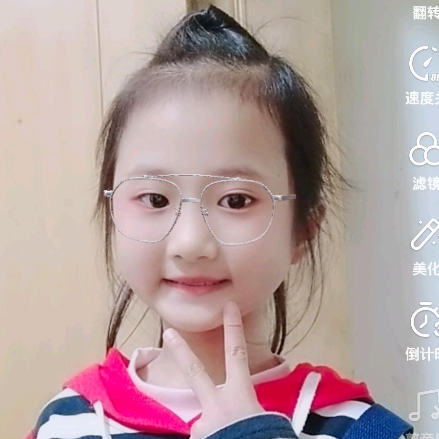 低头浅笑