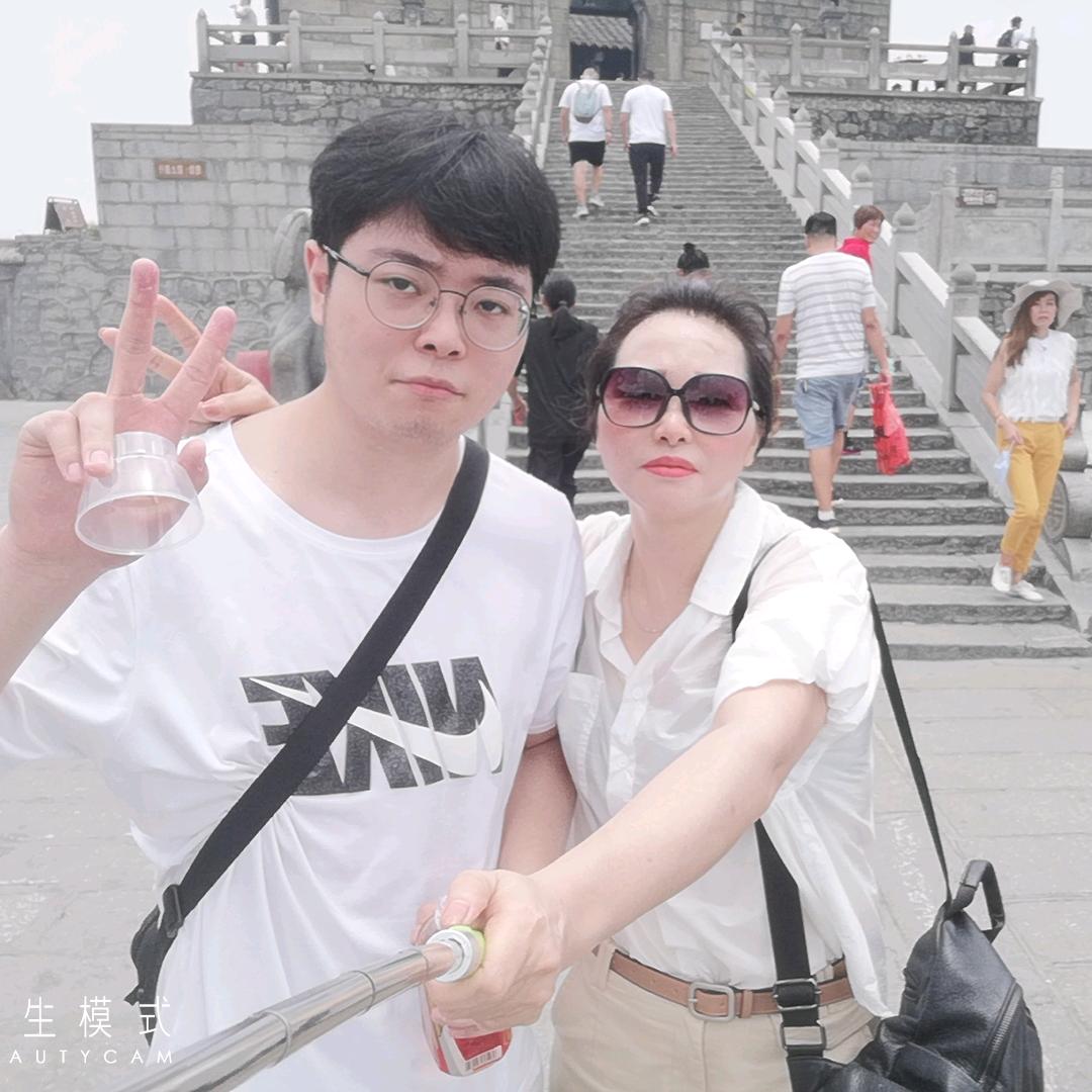 304572185hU精品童装店