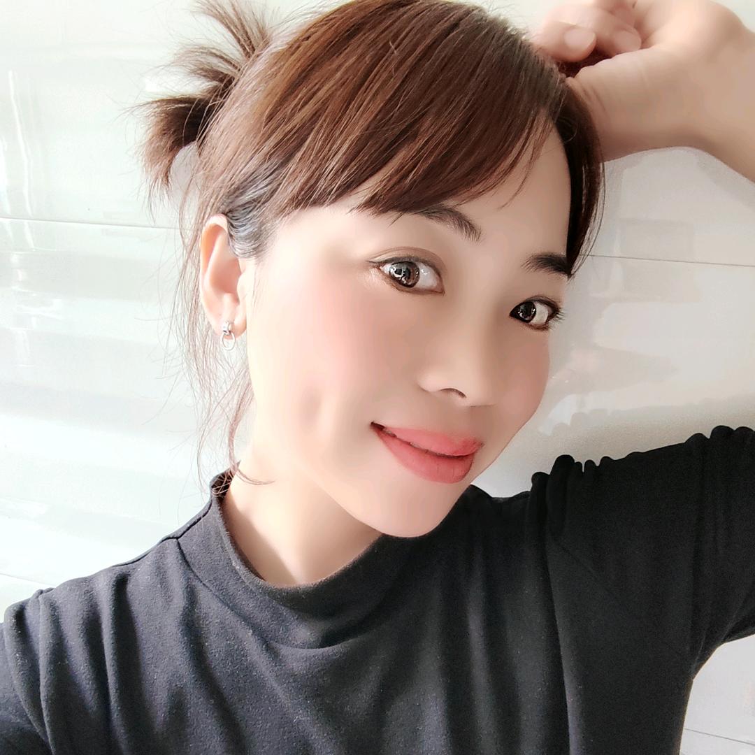 莉莉吖
