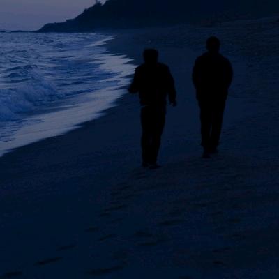 头歪过去自己讲