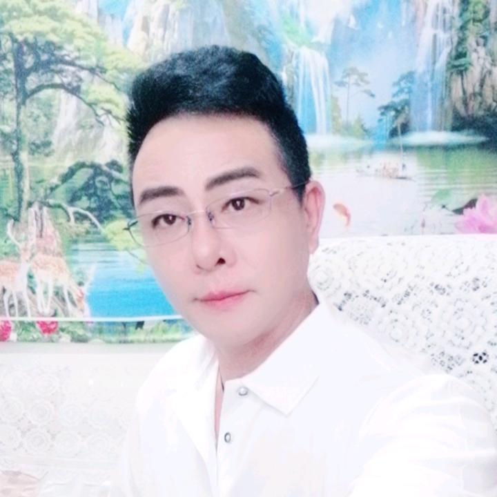 刘国城扮演者   何兴明