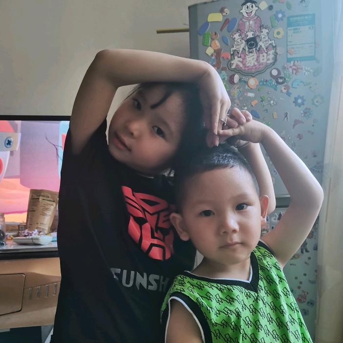 佩佩桀桀头像