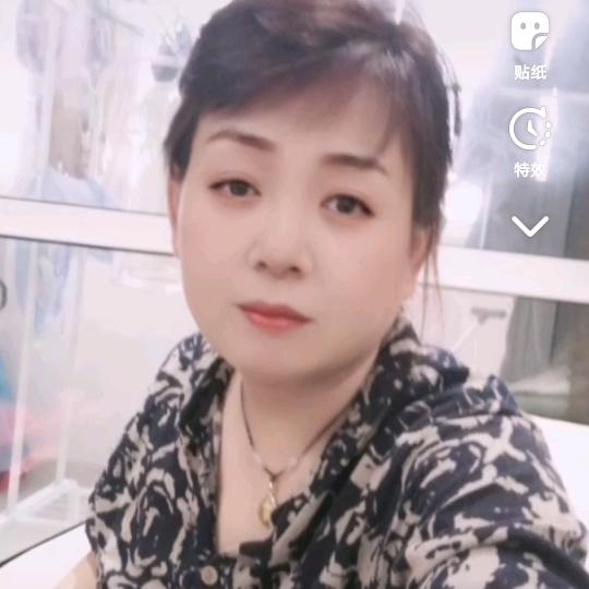 快乐的老阿姨