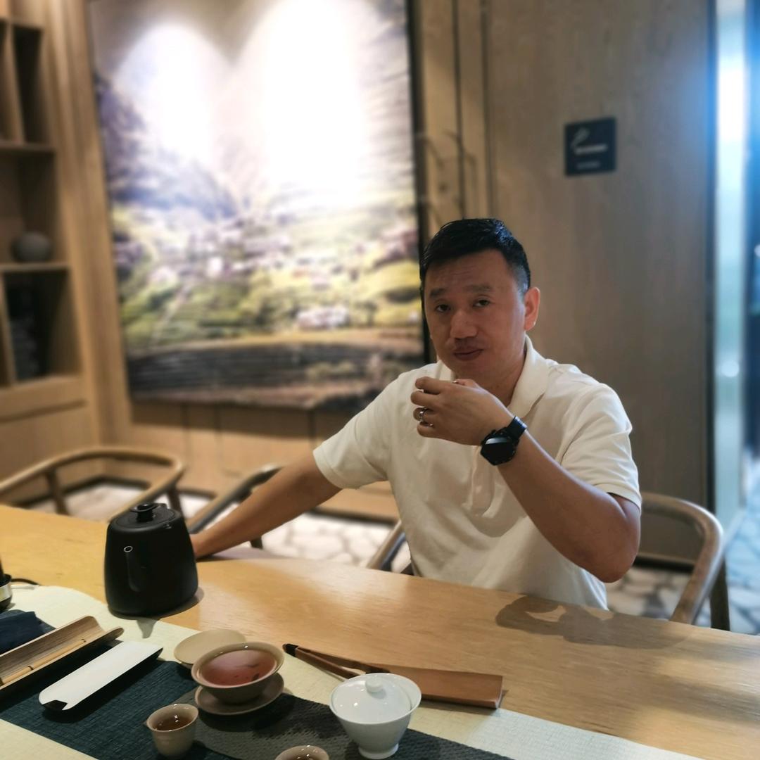 杨  峰