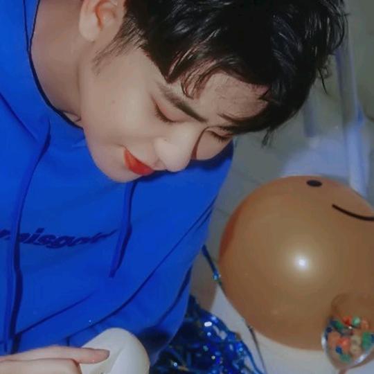 小谈的男孩子吖