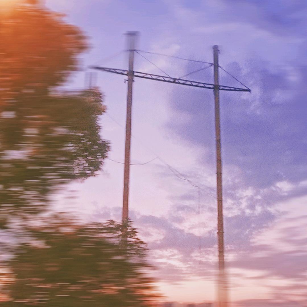 阳光明媚。
