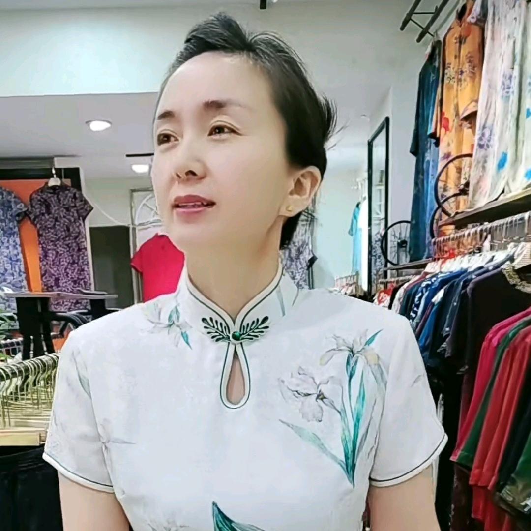 菏泽步行街黛颜女装