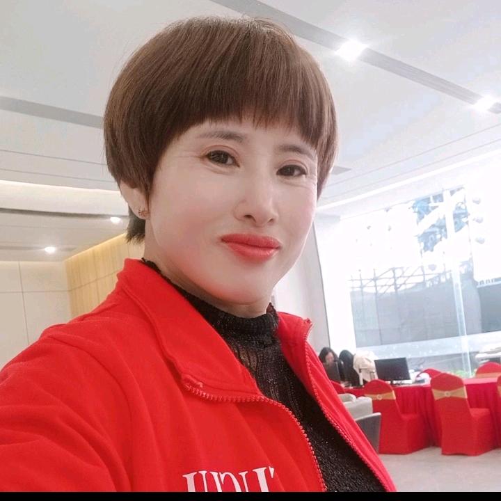 云傻妞 。不定时开播