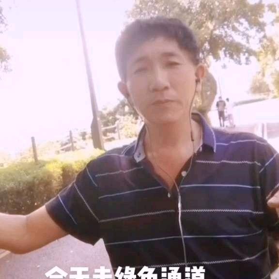 农村大叔爱唱歌