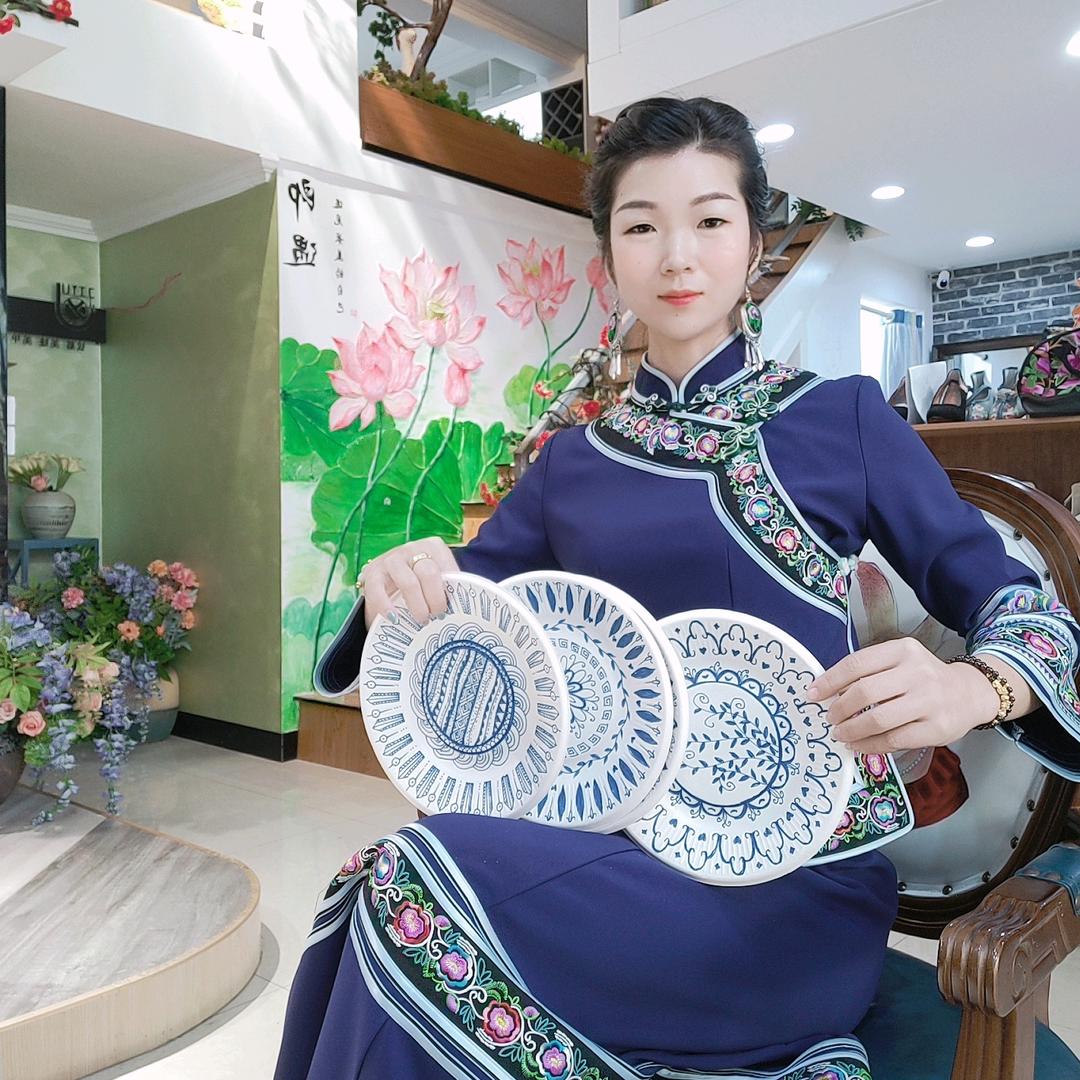 名绣民族服饰（招学员）