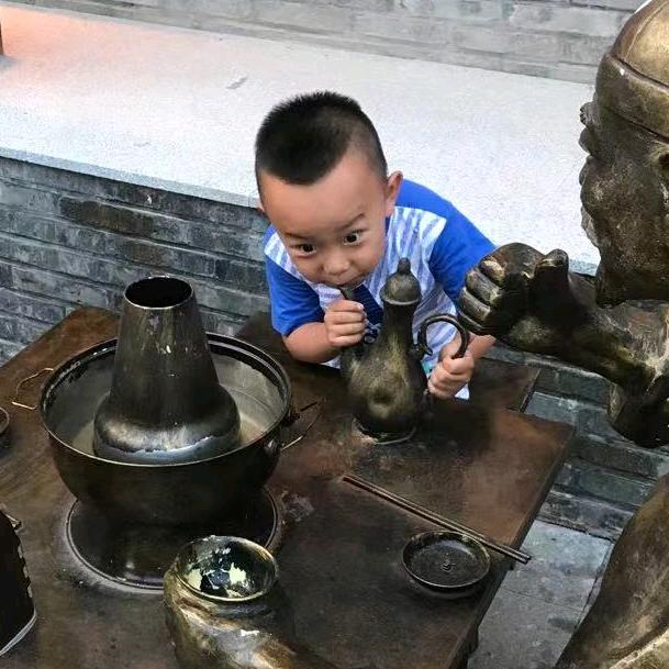淘气小伙