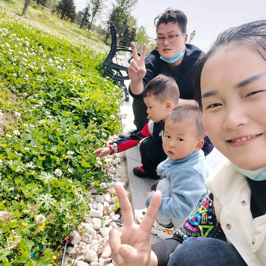 小哥俩妈妈