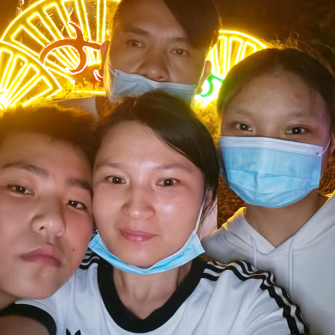 幸福，快乐的一家人