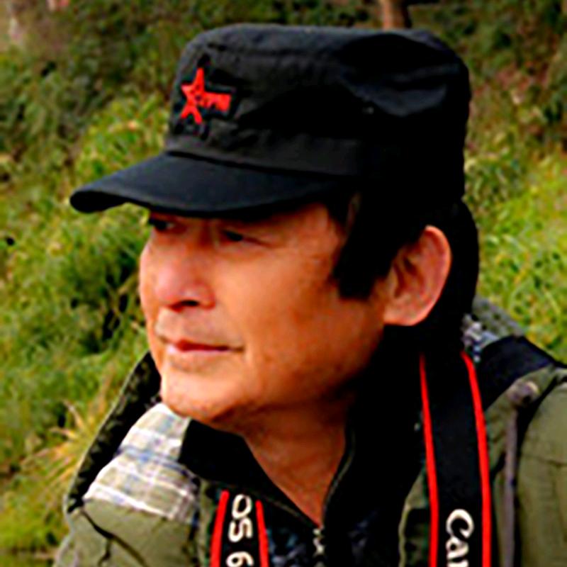江边游客
