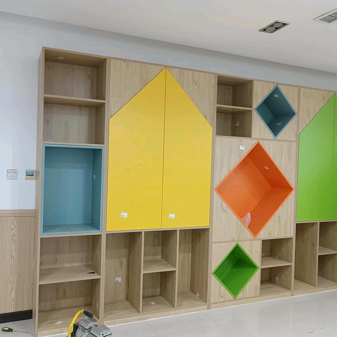 鸿雅橱柜衣柜板式家具厂家