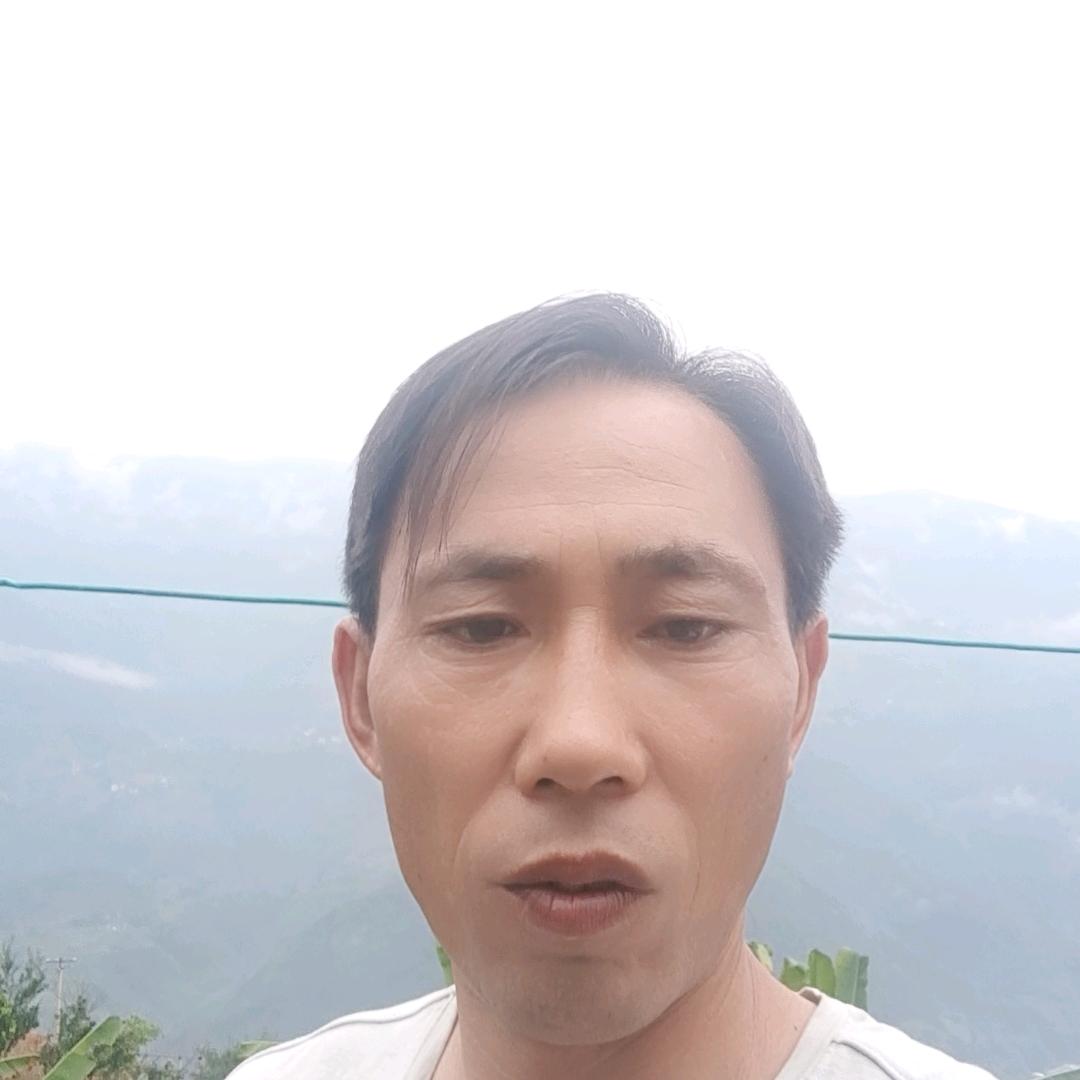 谭玲