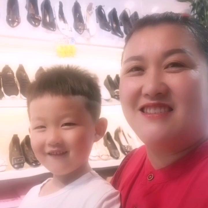 淮北久兴批发市场1楼36号路标牛皮鞋店