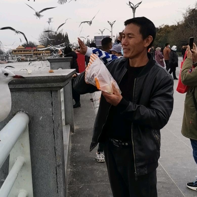 开心每一天。孔令