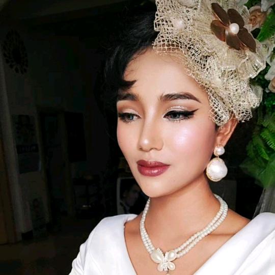 孟定美妆师香子