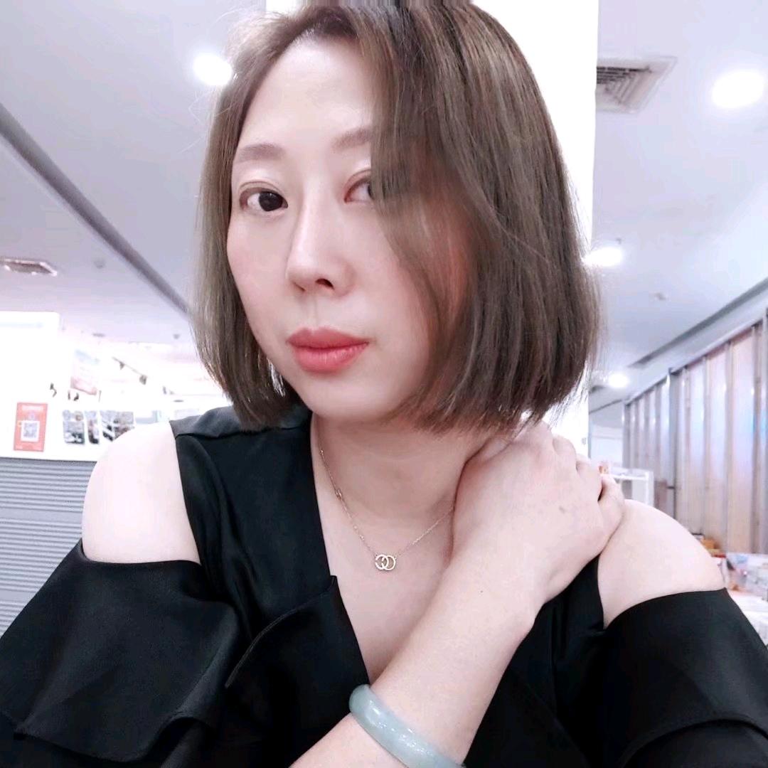 @七彩猫童装实体