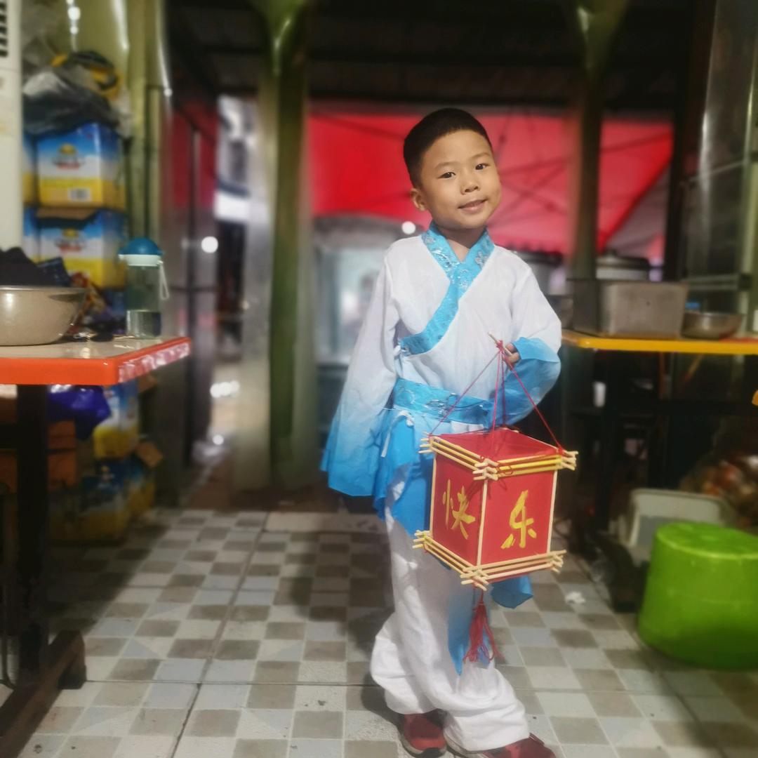 南充高坪区中南原山，旺城小学，肠粉哥