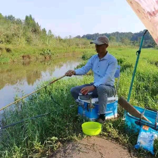 袁爱钓鱼