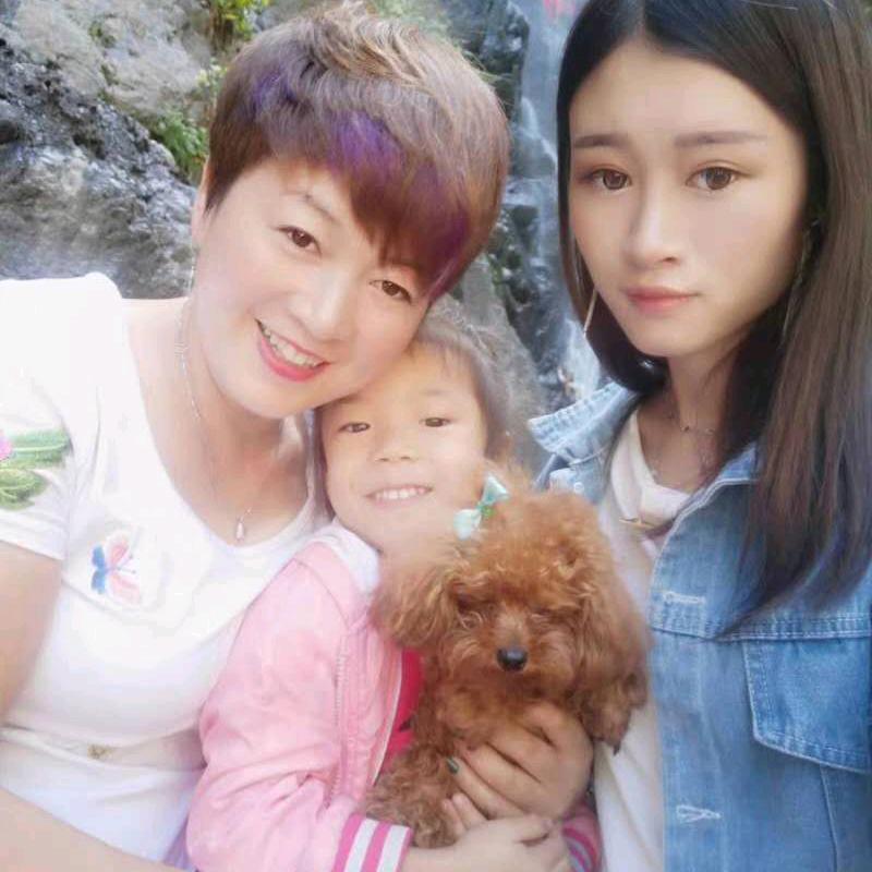 蒋家人，喜欢种植花草，爱护小动物！