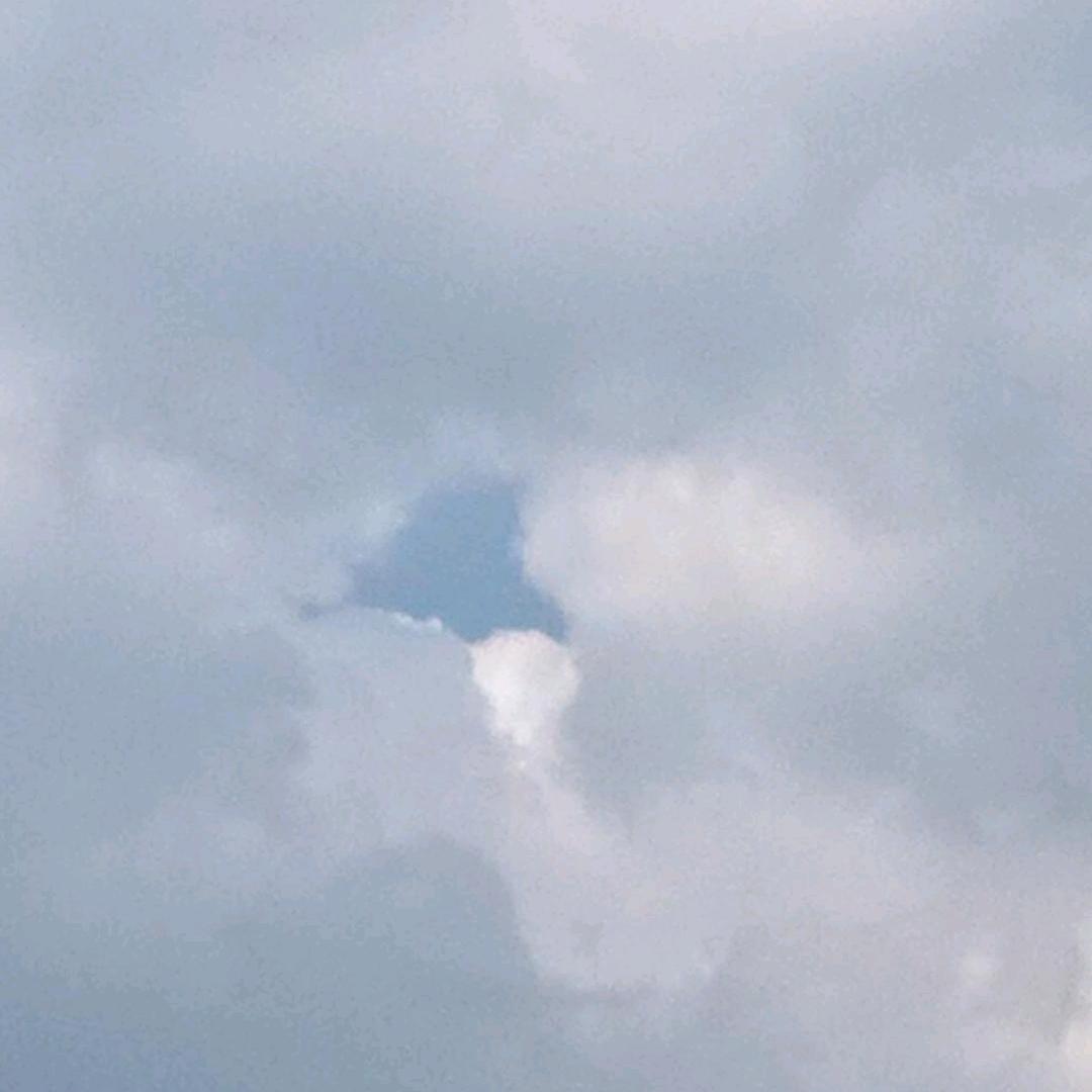 会发光的白云☁