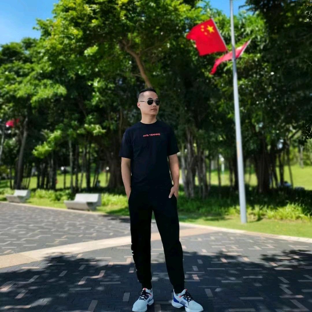 工作服/团体服定制（深圳市龙之彩制衣厂）