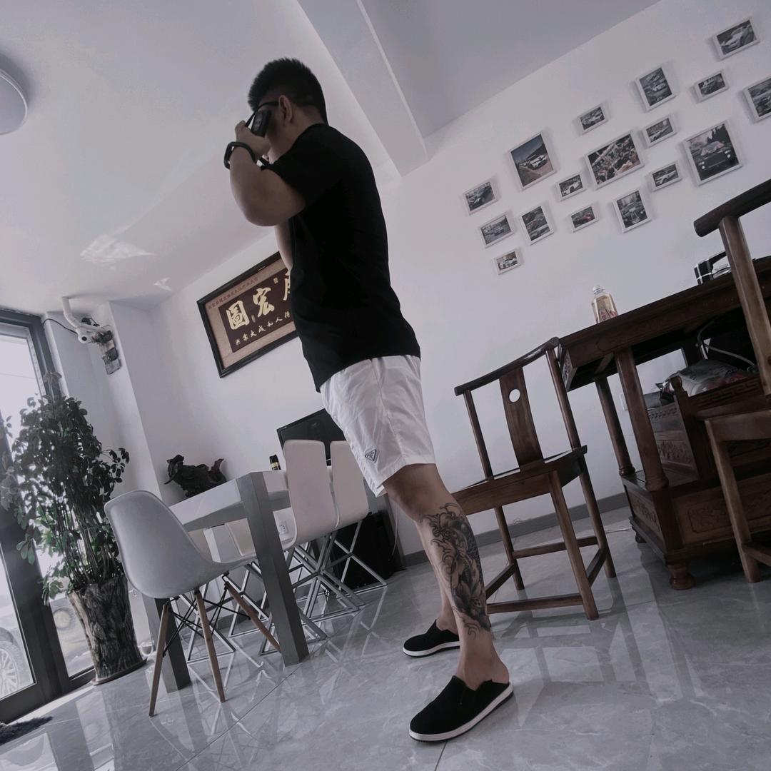 A王小黑✨<砥砺前行>